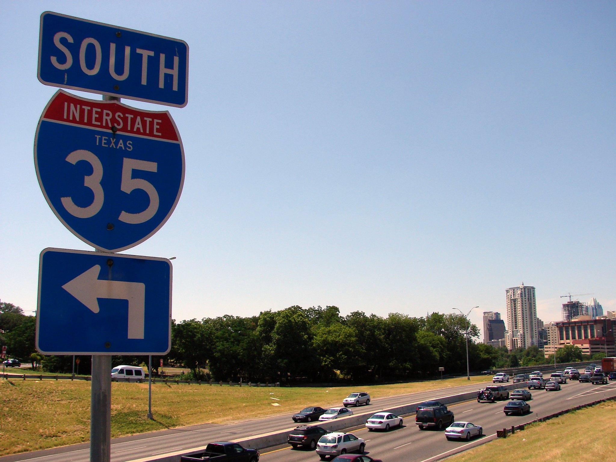 特拉华州道路和交通部（TxDOT）无视I-35扩建对健康的影响，县政府表示