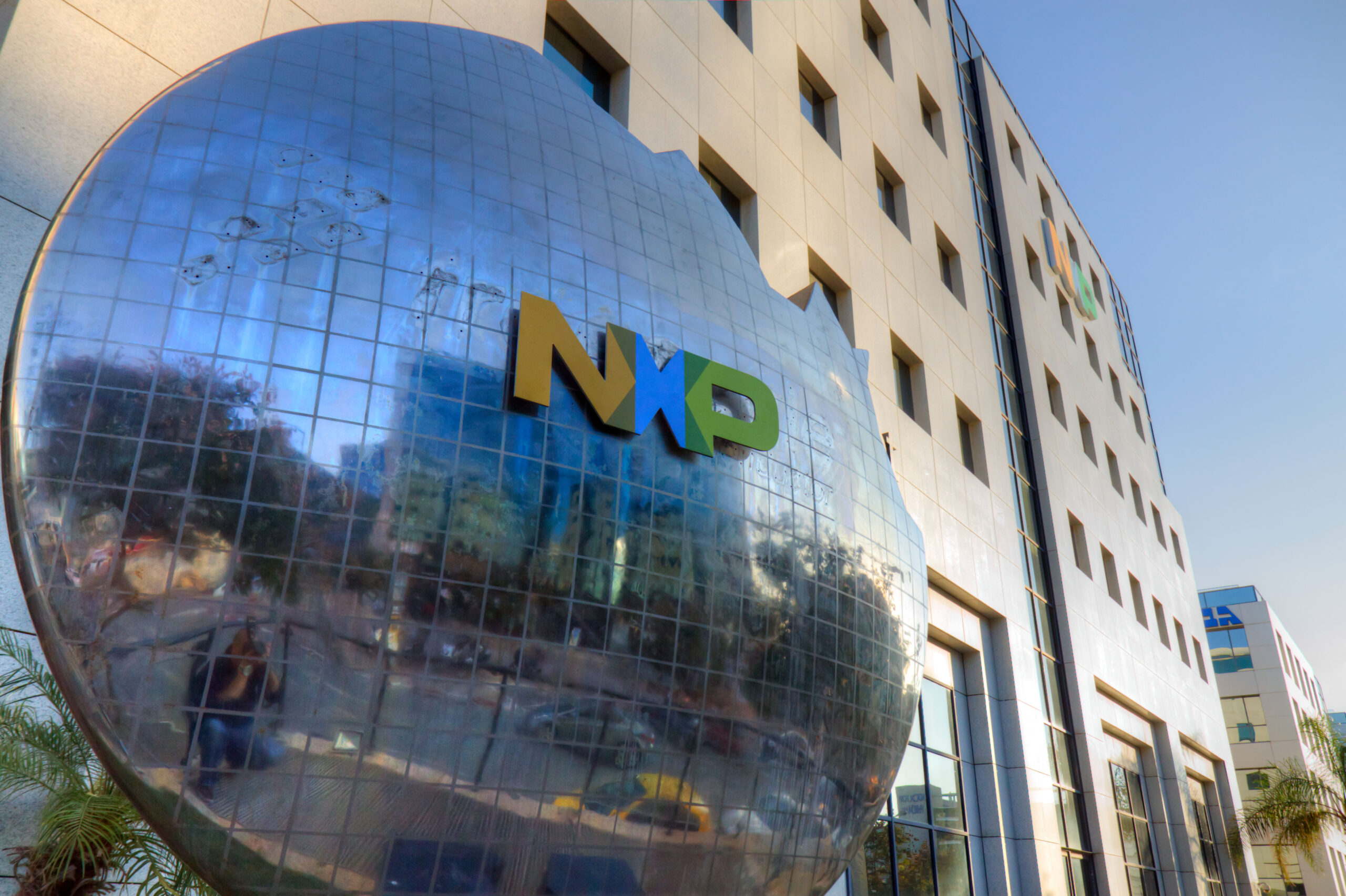 委员会听取了为NXP半导体公司提出的100万美元激励计划的详细内容